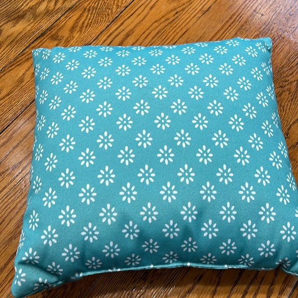Aqua fabric pillow with hook and loop flamingo decoration. - Picture 4 of 7
